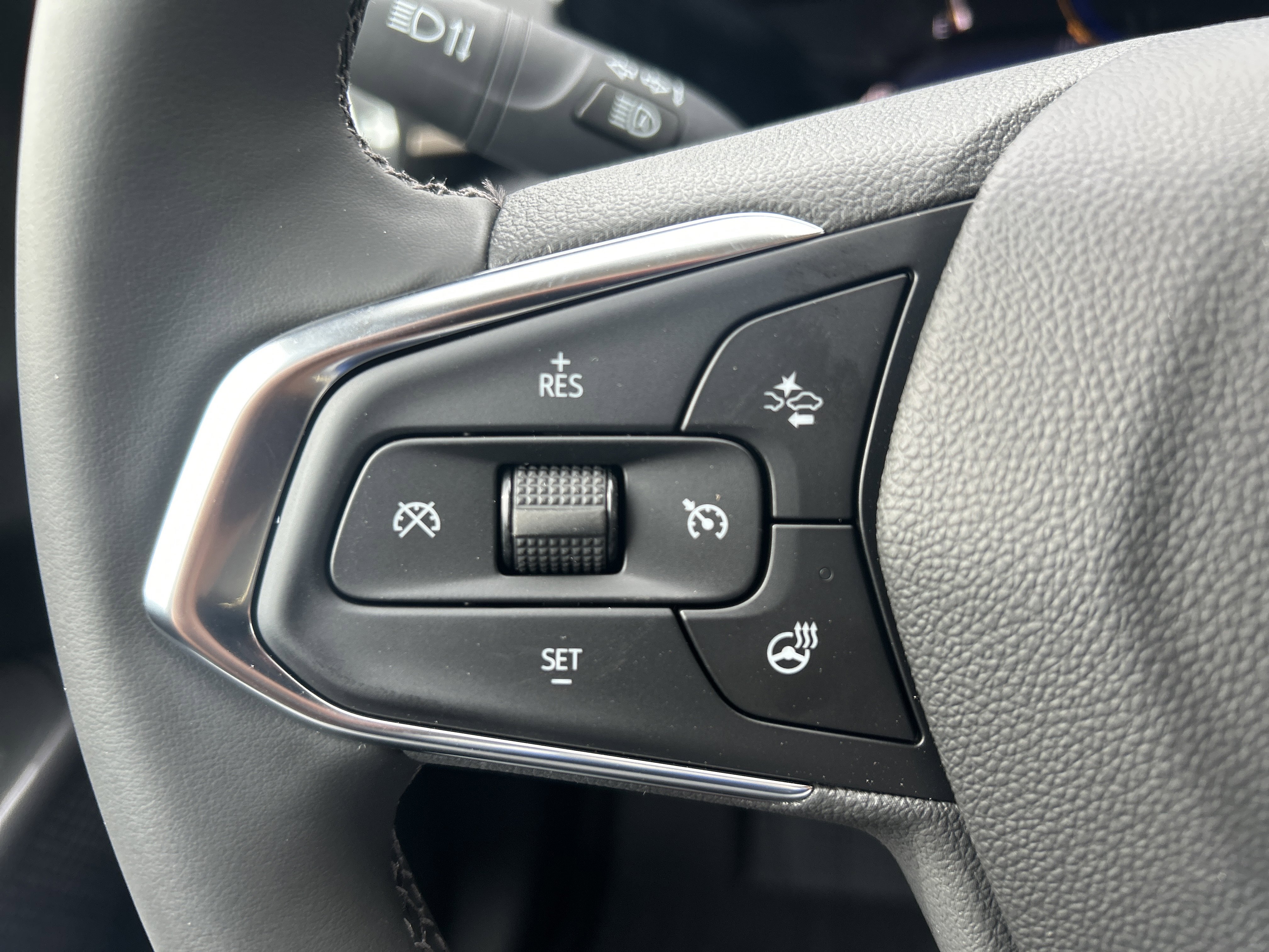 New 2025 Chevrolet Trax ACTIV w/ Sunroof Package image 17