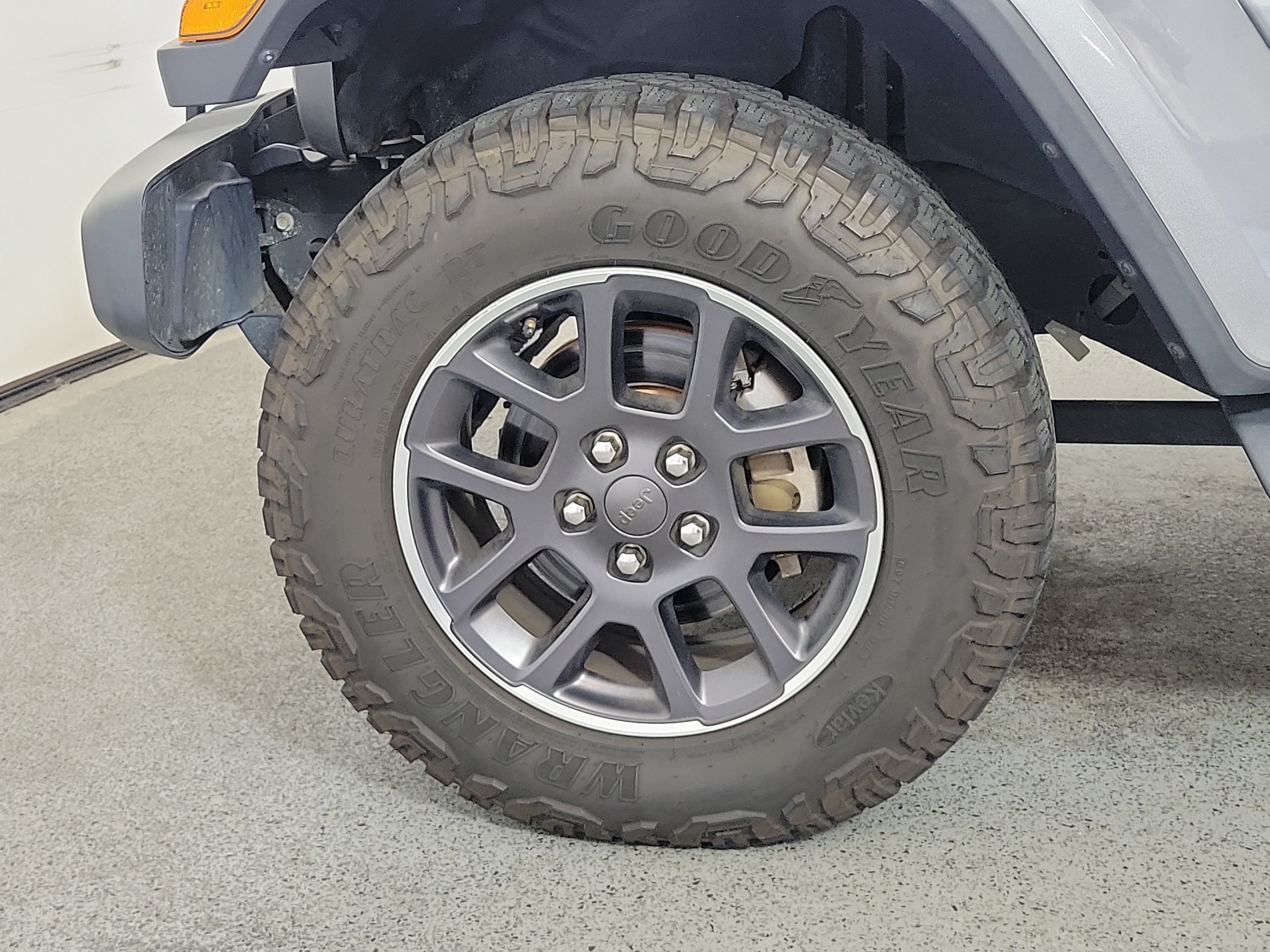Used 2020 Jeep Gladiator Overland AWD/4WD image 9