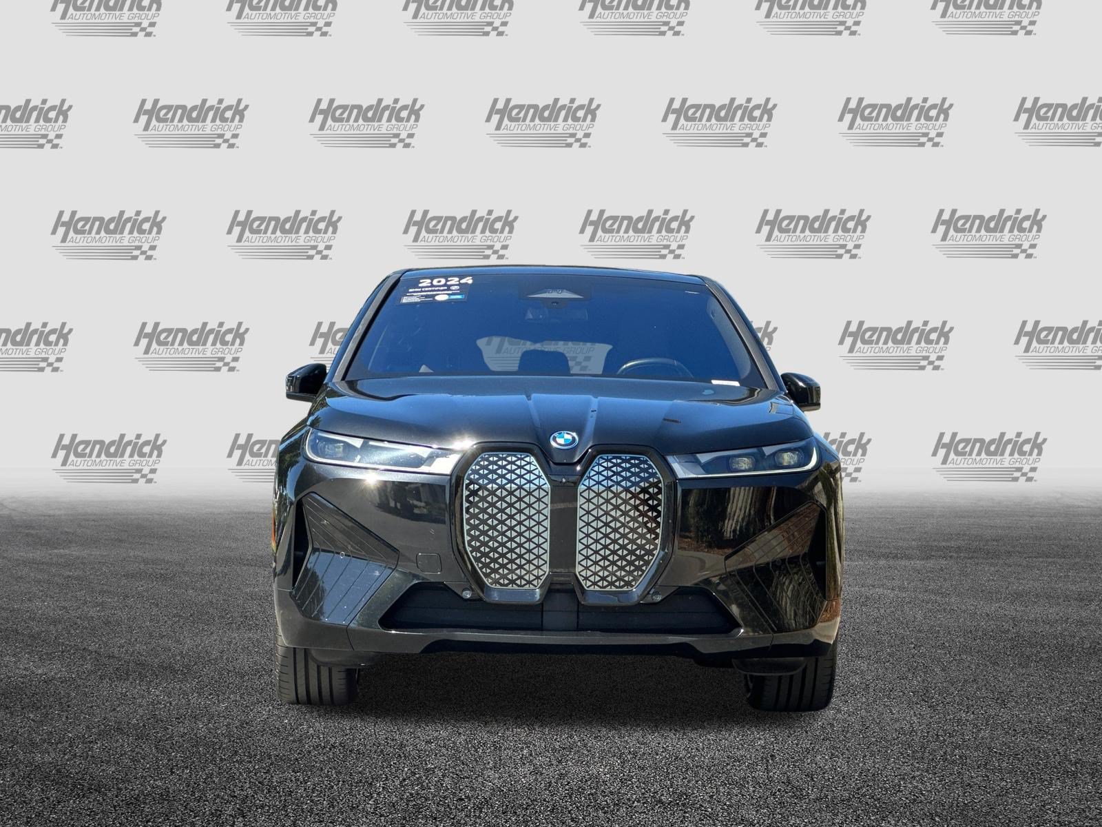 Used 2024 BMW iX xDrive50 w/ Sport Package AWD/4WD image 10