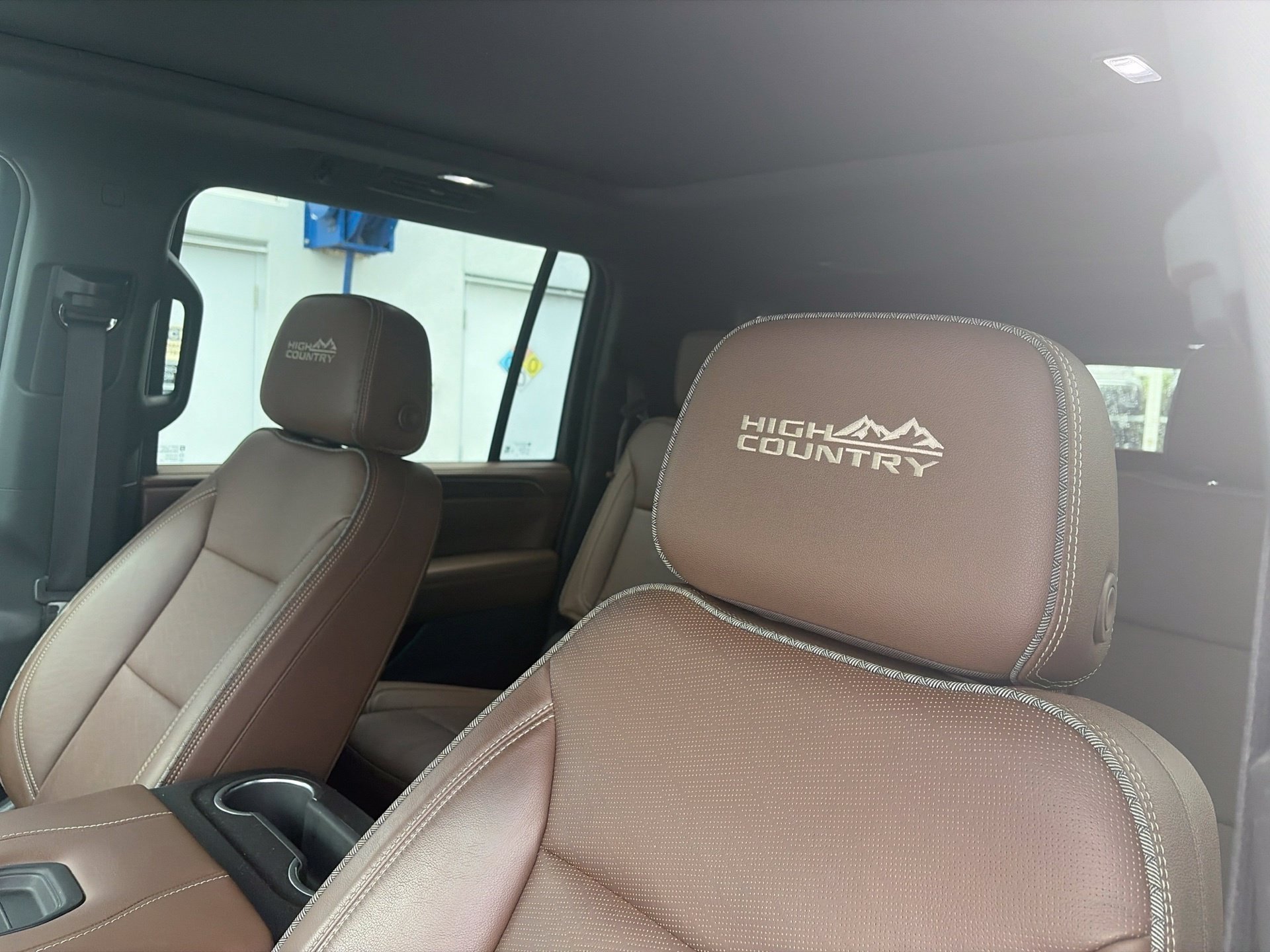 Used 2023 Chevrolet Suburban High Country RWD image 7