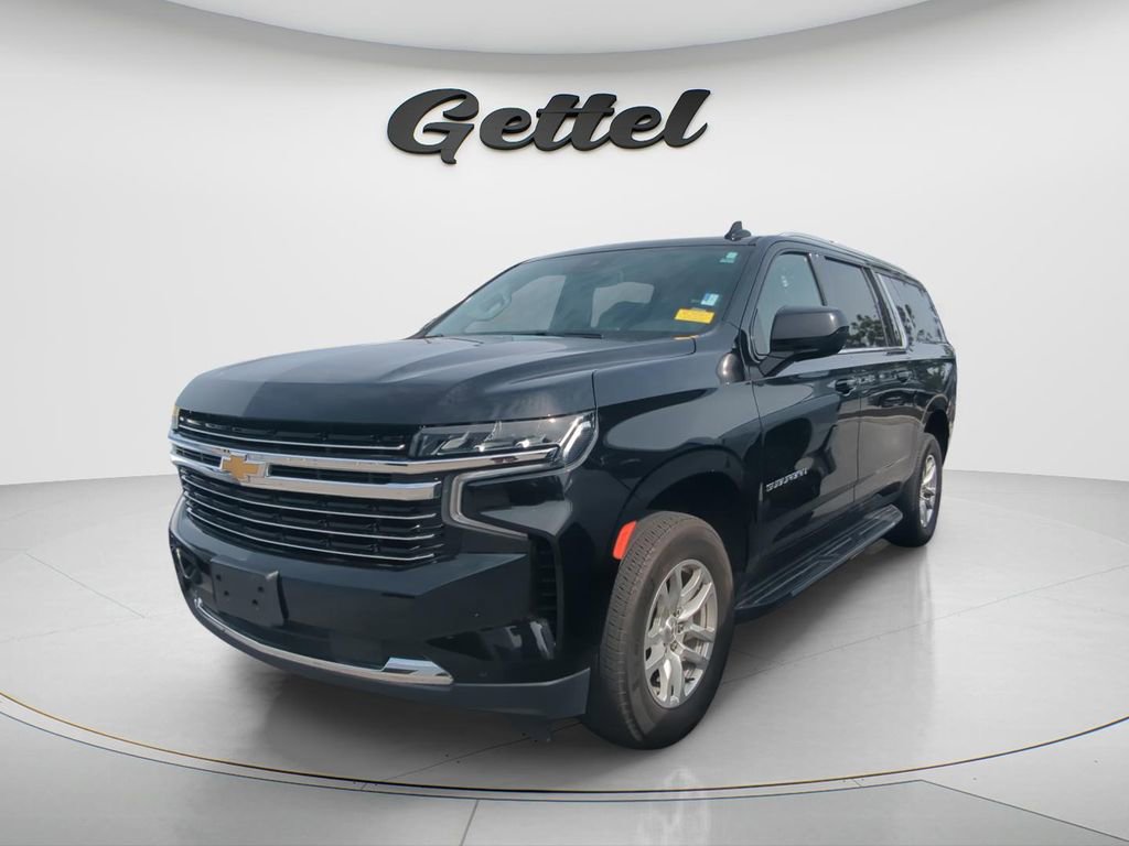 Used 2024 Chevrolet Suburban LT RWD image 1