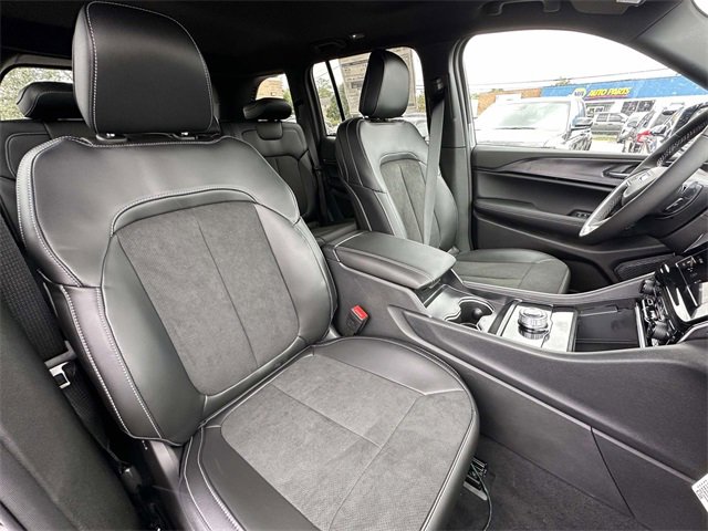 New 2025 Jeep Grand Cherokee Altitude image 31