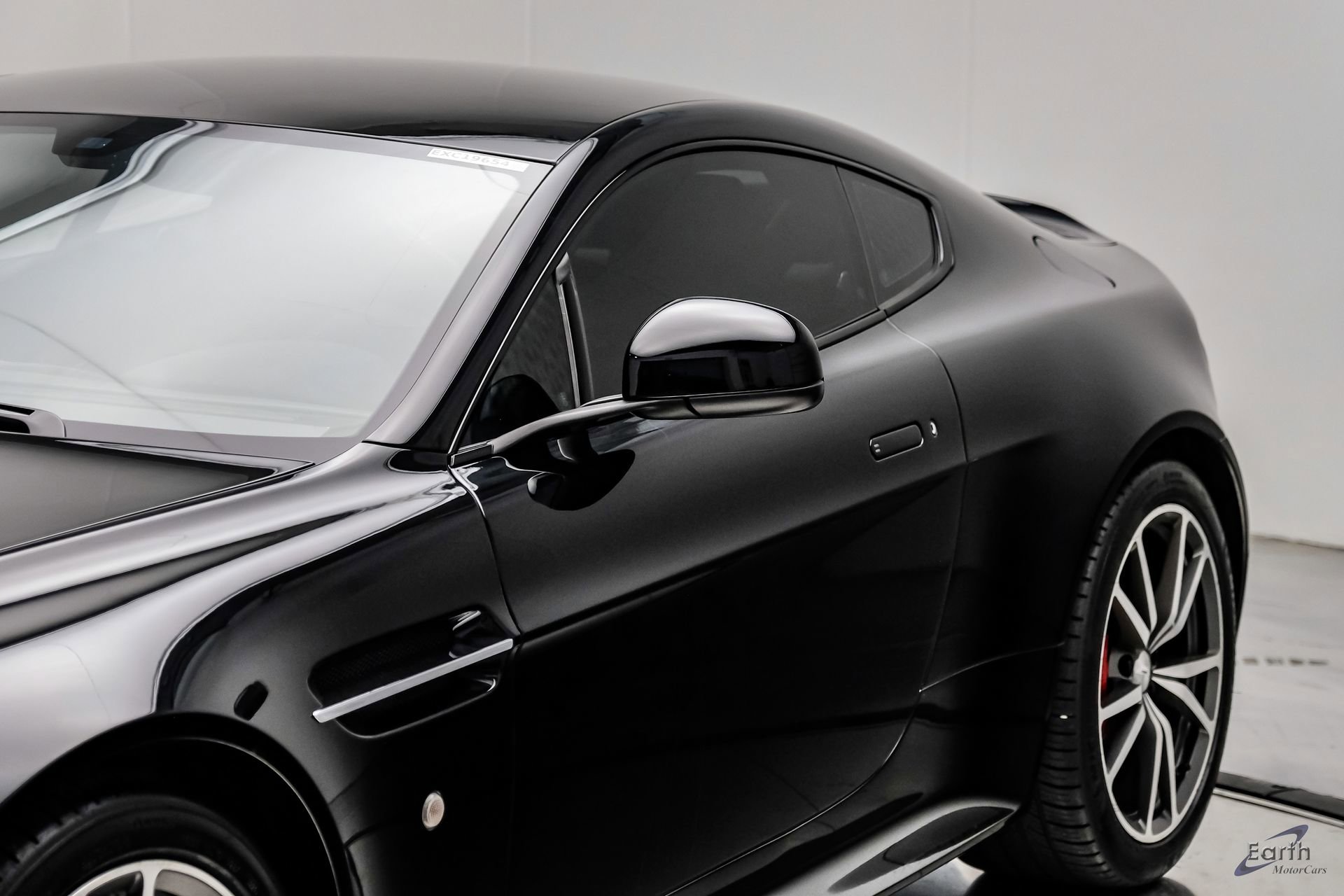 Used 2015 Aston Martin V8 Vantage GT RWD image 32