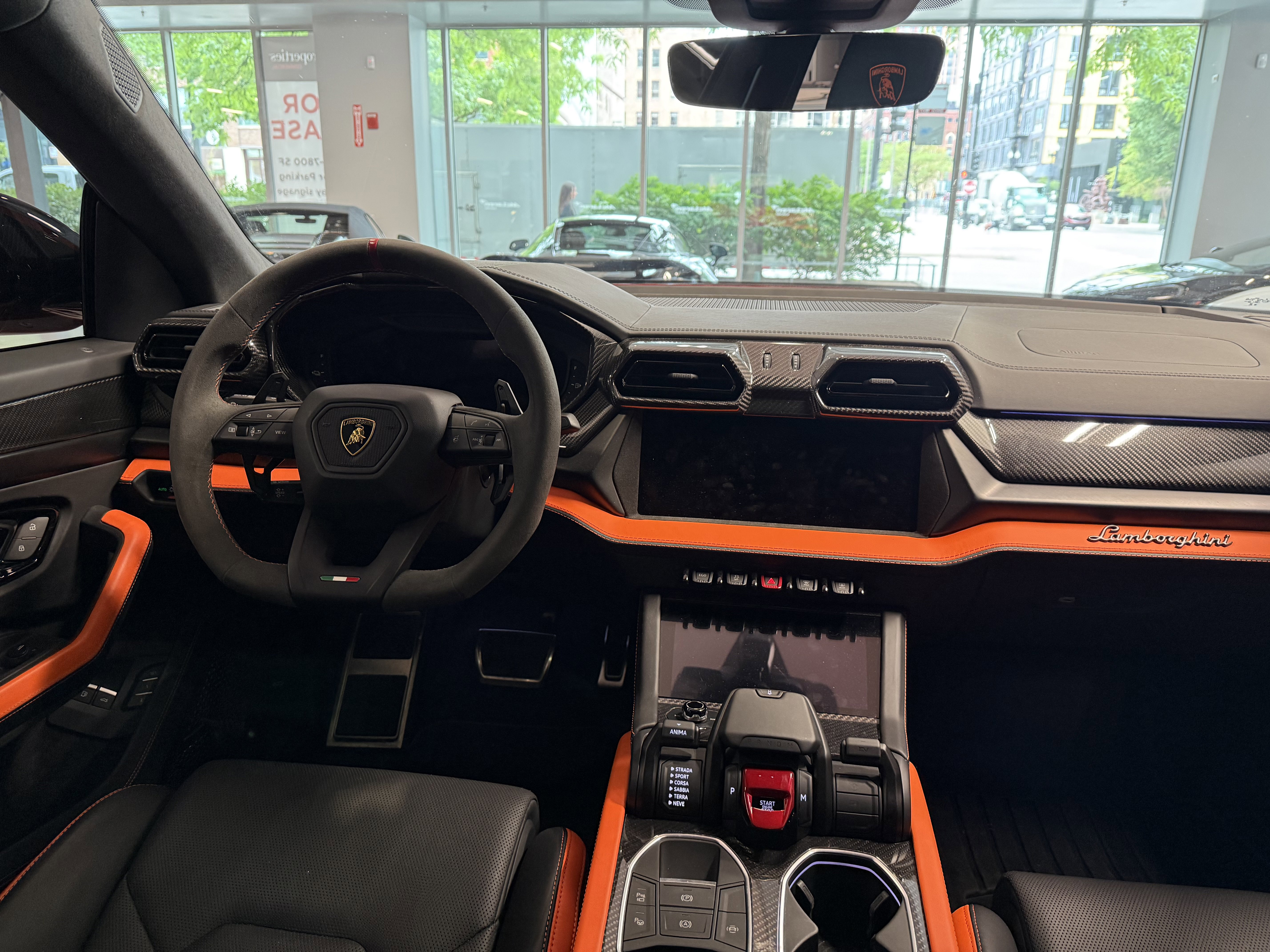 Used 2025 Lamborghini Urus SE AWD/4WD image 11