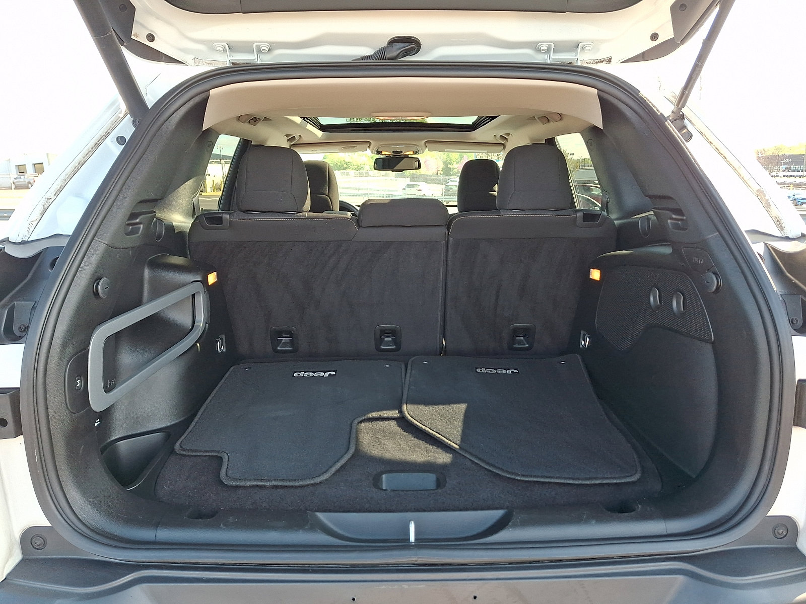 Used 2017 Jeep Cherokee Latitude w/ Comfort/Convenience Group image 29