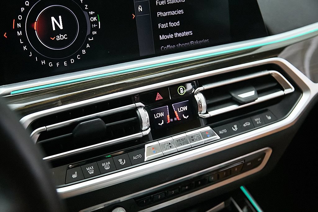 Used 2021 BMW X7 M50i w/ Dynamic Handling Package AWD/4WD image 16