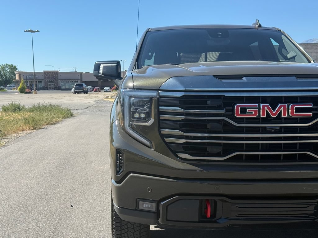 Used 2023 GMC Sierra 1500 AT4 w/ Technology Package AWD/4WD image 4