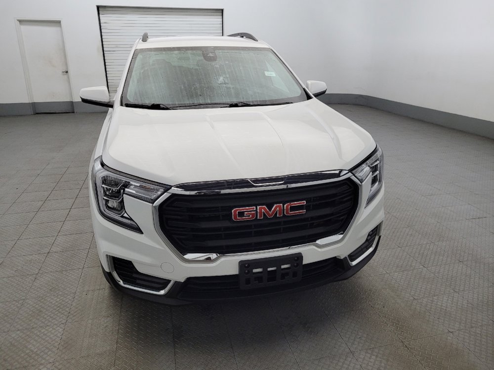 Used 2023 GMC Terrain SLE w/ Driver Convenience Package image 14