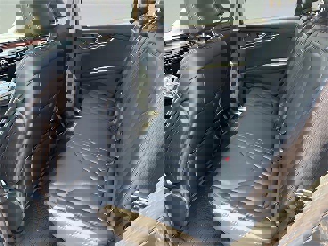 Used 2022 Lincoln Nautilus Reserve w/ Equipment Group 201A image 13