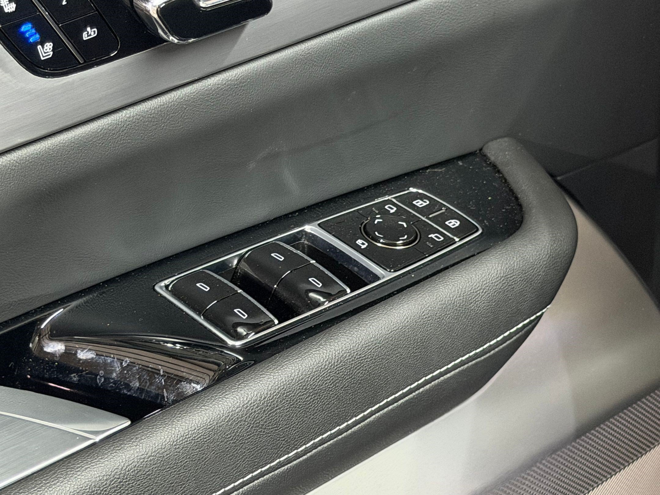 New 2026 Cadillac Vistiq Luxury AWD/4WD image 23