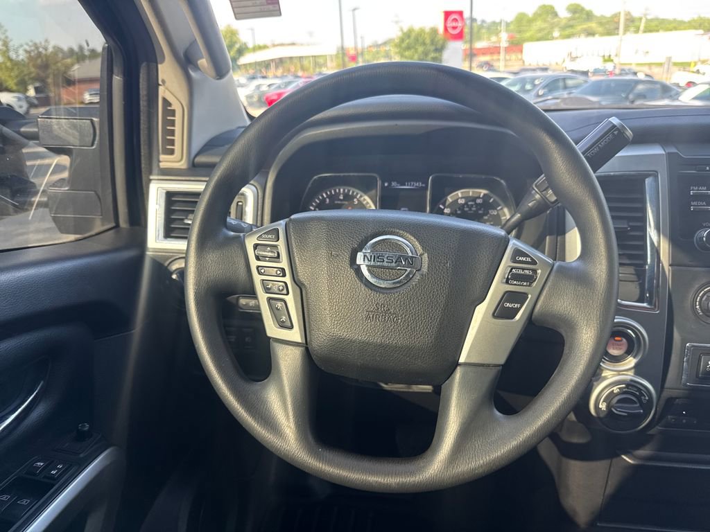 Used 2018 Nissan Titan SV AWD/4WD image 25