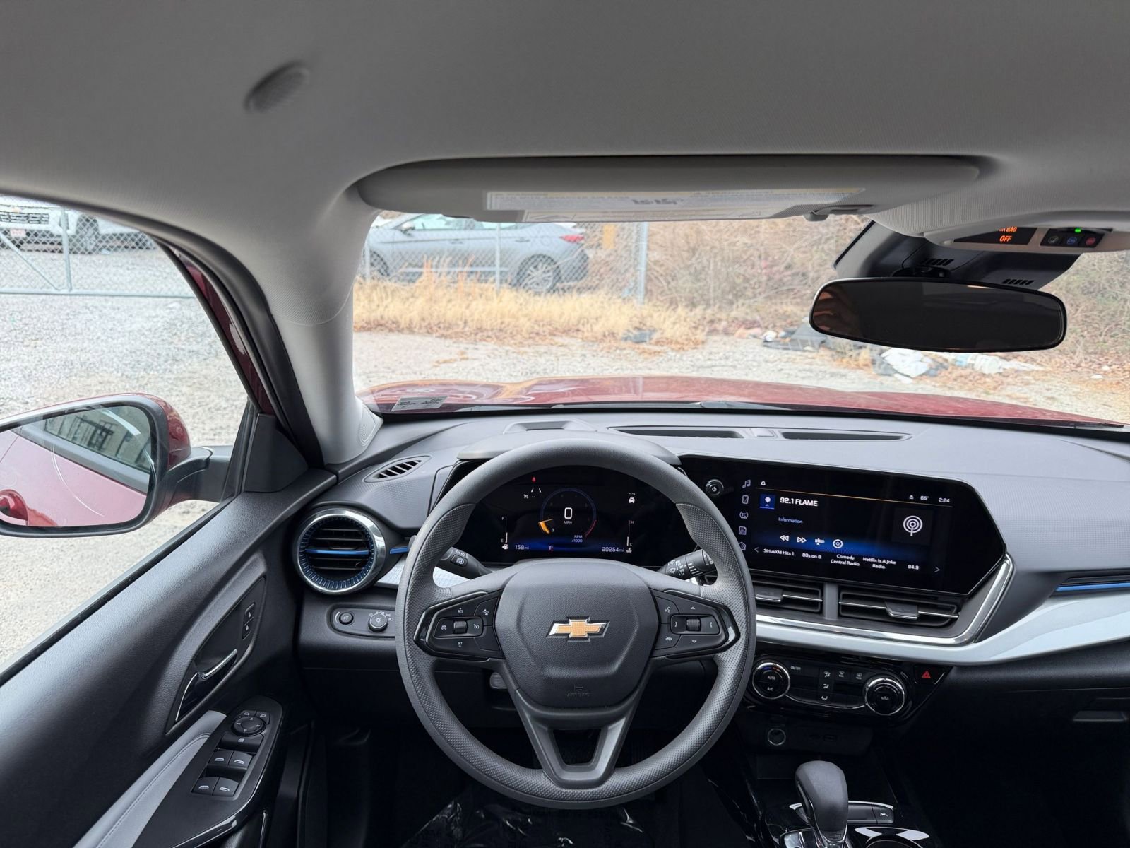 Used 2025 Chevrolet Trax LT image 32