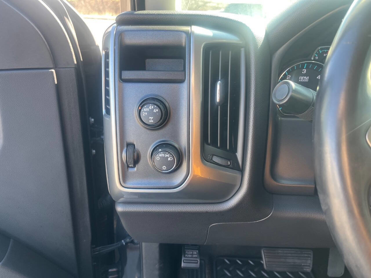 Used 2015 Chevrolet Silverado 1500 LT image 22