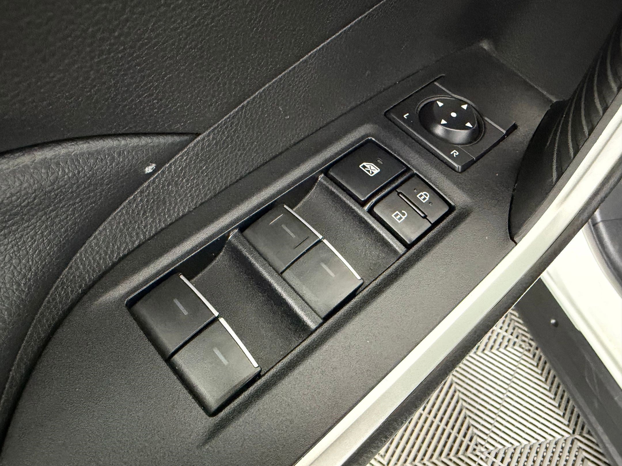 Used 2022 Toyota RAV4 XLE FWD image 10