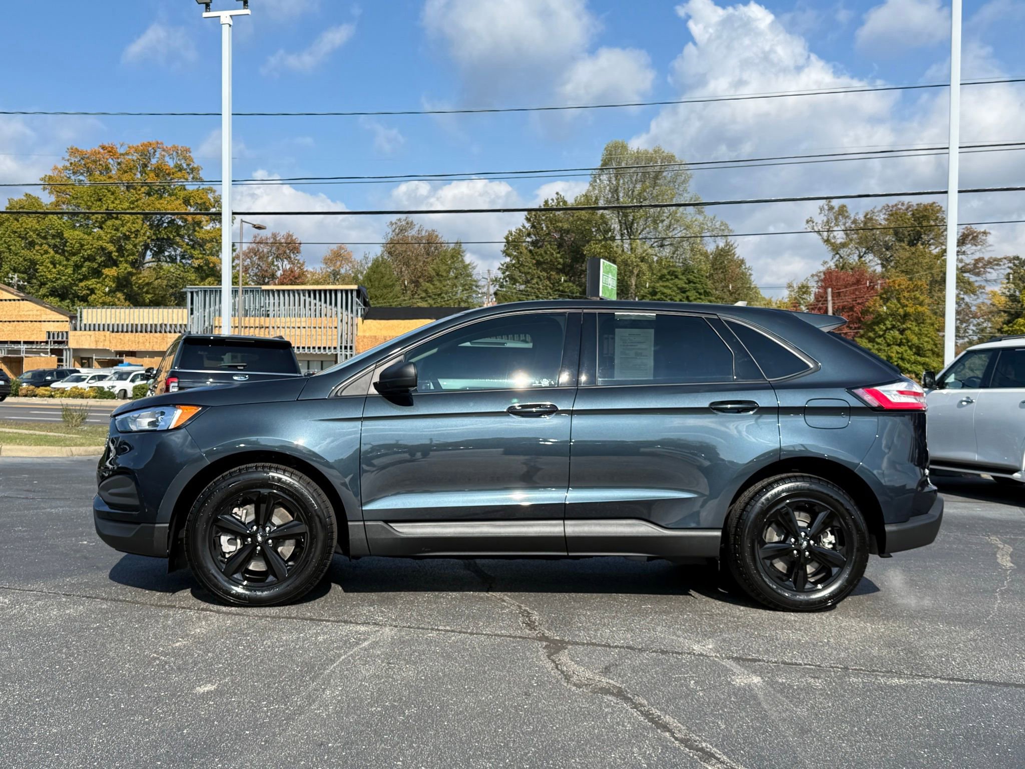 Used 2024 Ford Edge SE image 2