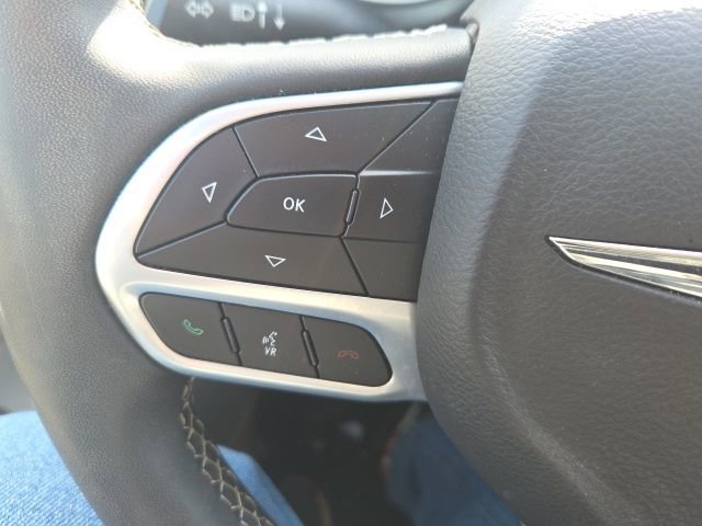 Used 2023 Chrysler Pacifica Touring-L image 34