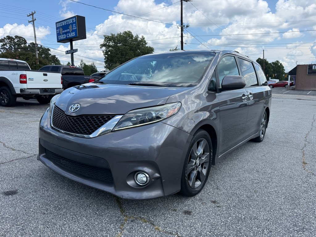 Used 2015 Toyota Sienna SE