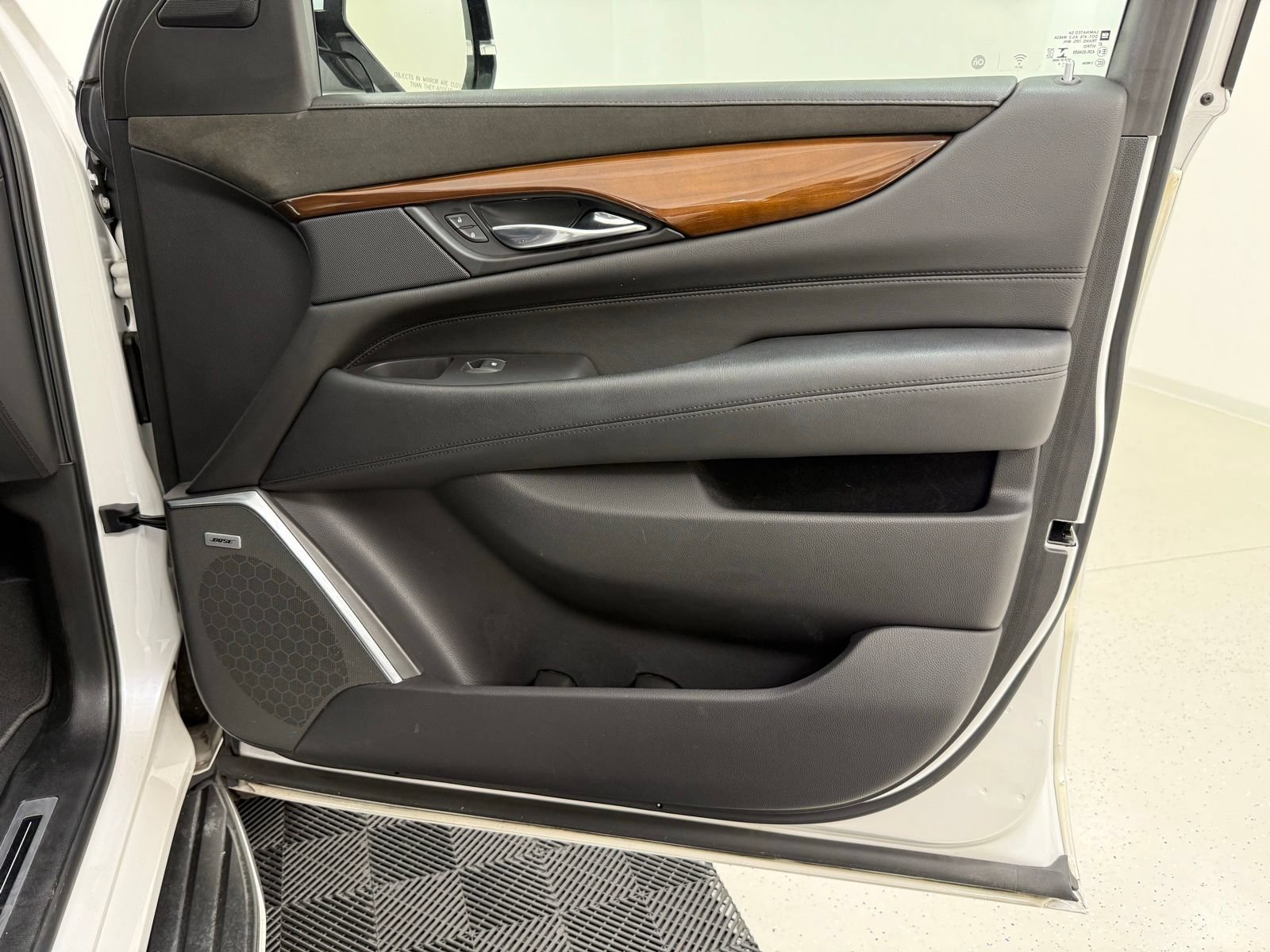 Used 2019 Cadillac Escalade ESV Luxury AWD/4WD image 34