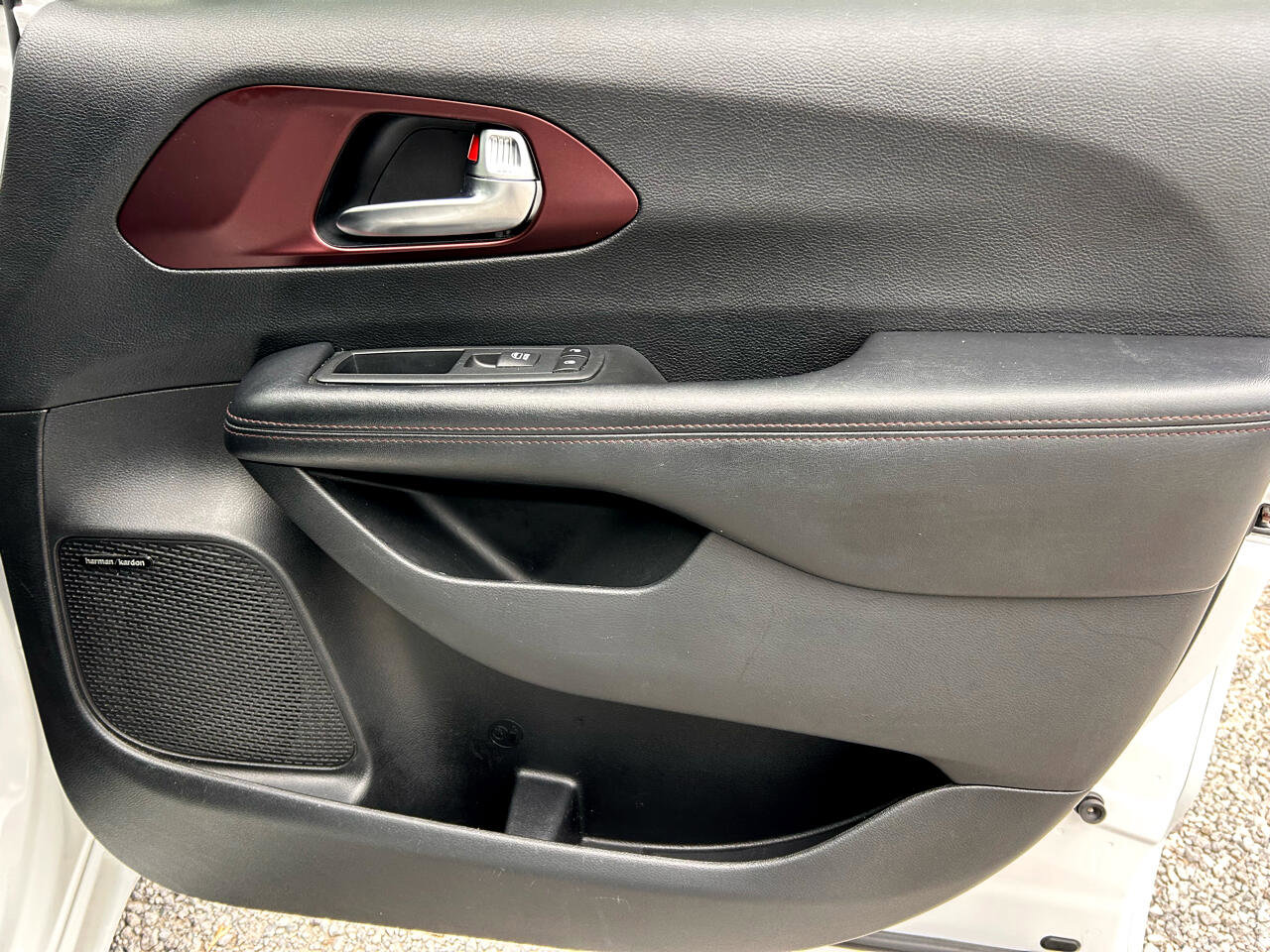 Used 2020 Chrysler Pacifica Limited image 11