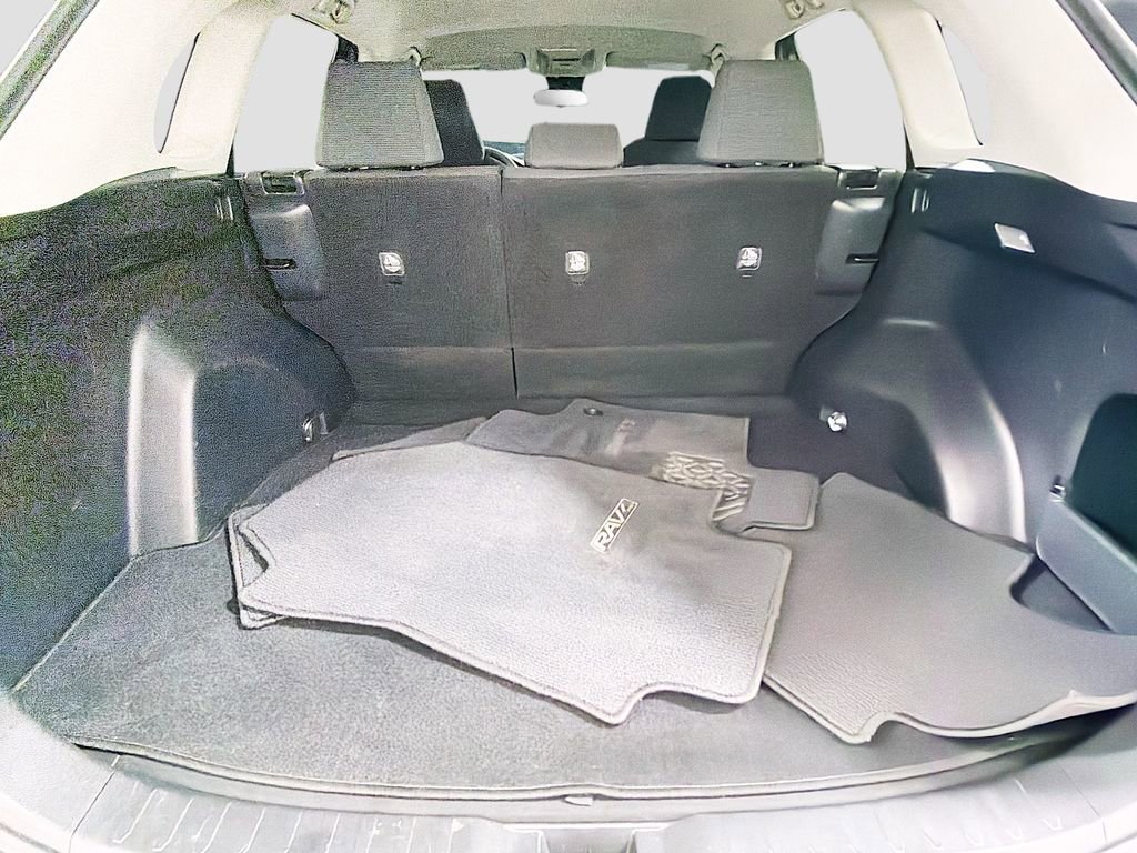 Used 2019 Toyota RAV4 LE image 22