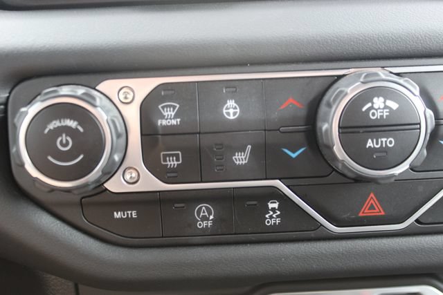 Used 2024 Jeep Wrangler Unlimited Sahara w/ Technology Group AWD/4WD image 21