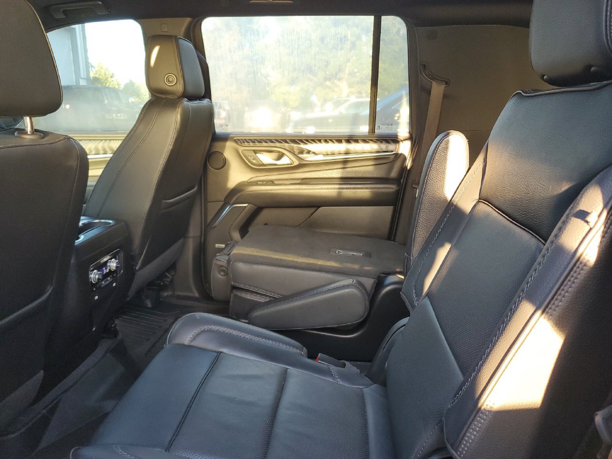 Used 2023 GMC Yukon XL Denali RWD image 9
