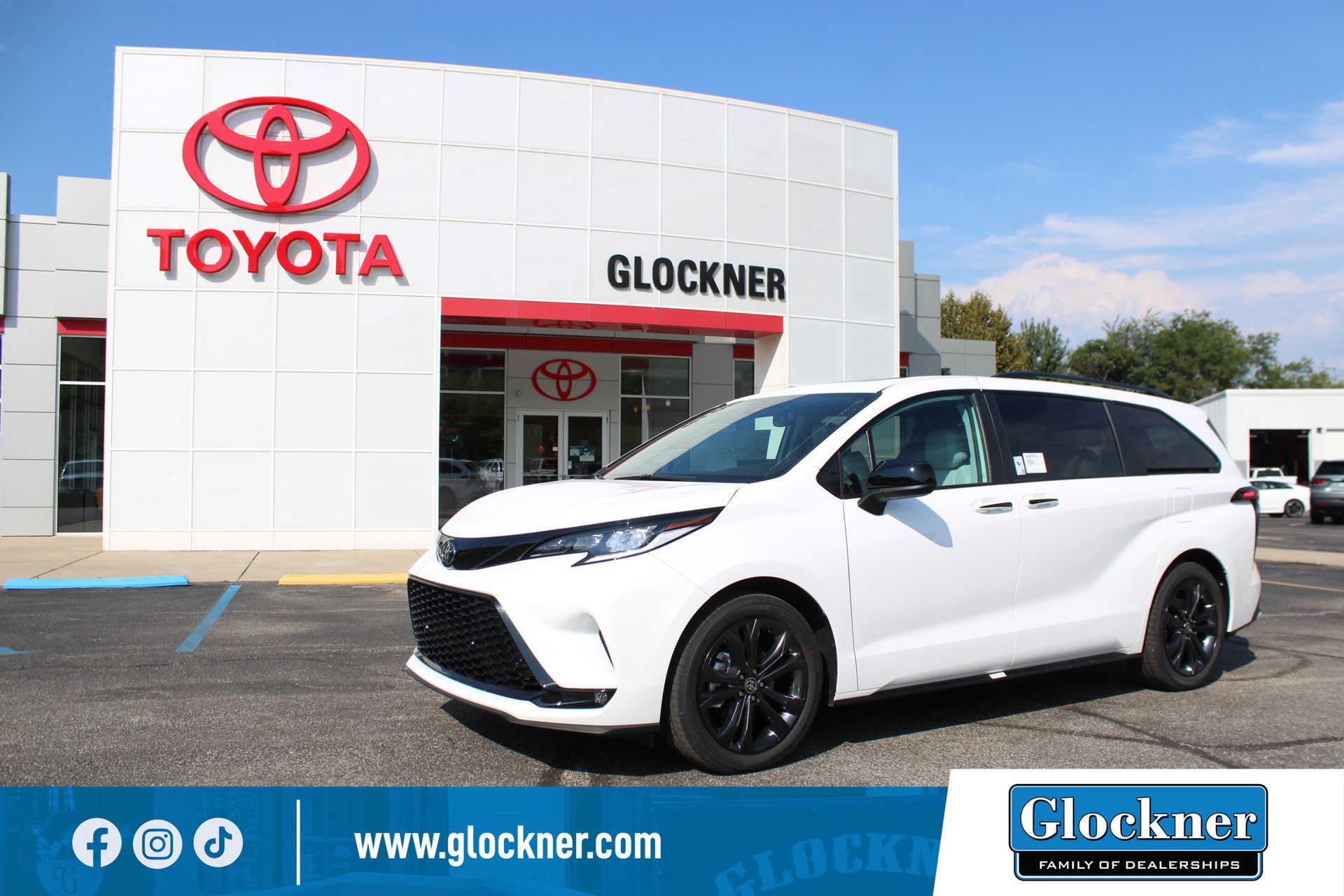 New 2026 Toyota Sienna XSE FWD image 1