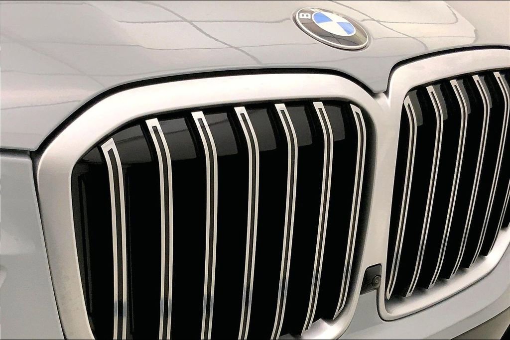 Certified 2025 BMW X7 xDrive40i w/ M Sport Package image 29