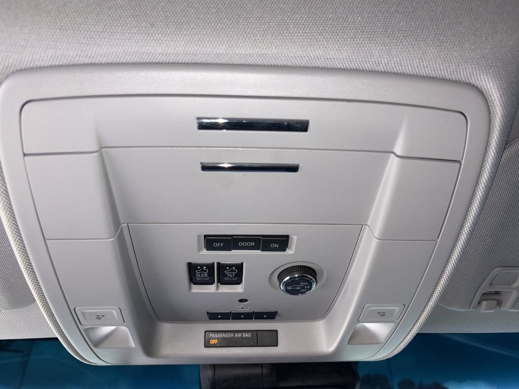 Used 2018 Chevrolet Tahoe Premier RWD image 16