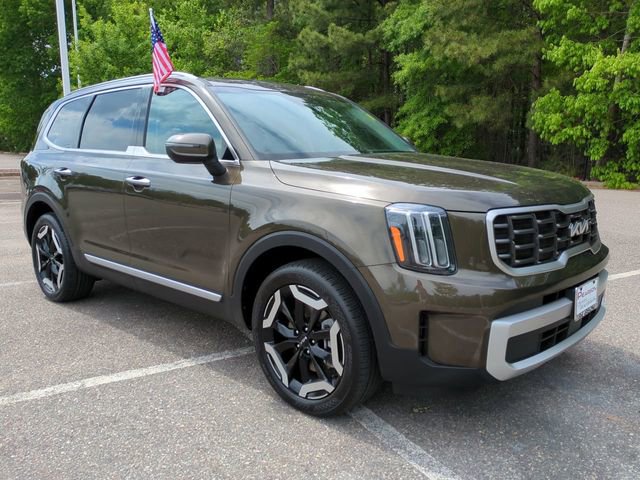 Used 2025 Kia Telluride S image 2