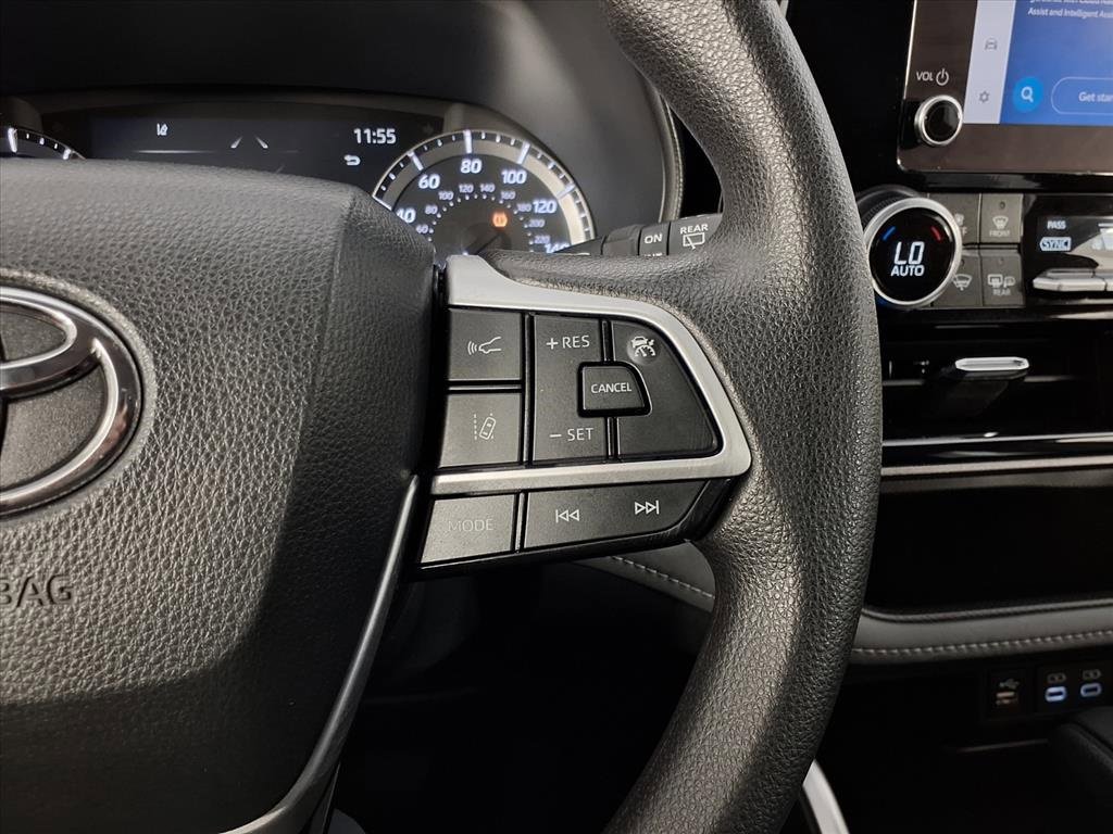 Used 2023 Toyota Highlander L image 16