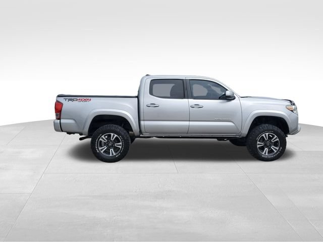 Used 2016 Toyota Tacoma TRD Sport w/ Towing Package AWD/4WD image 3