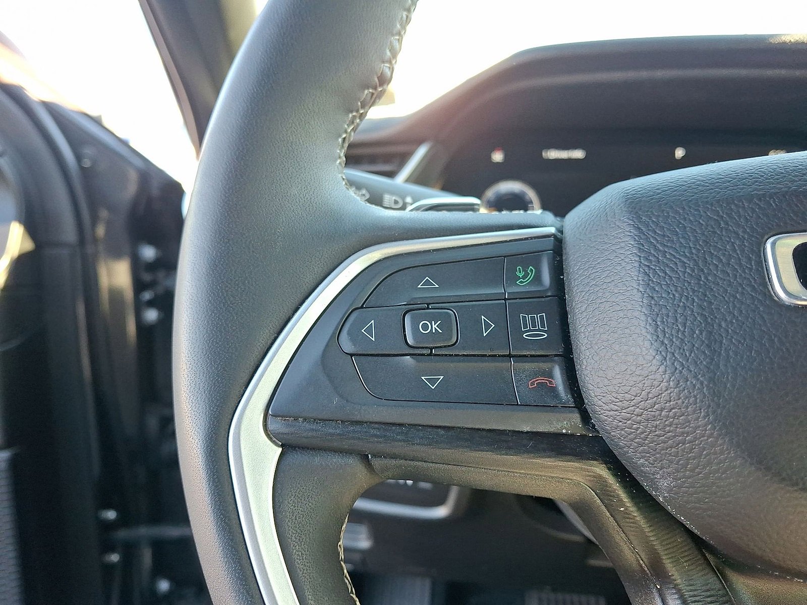 Used 2023 Jeep Grand Cherokee Altitude image 23