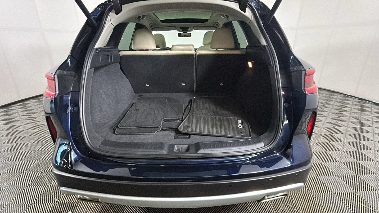 Used 2022 INFINITI QX50 Essential AWD/4WD image 28