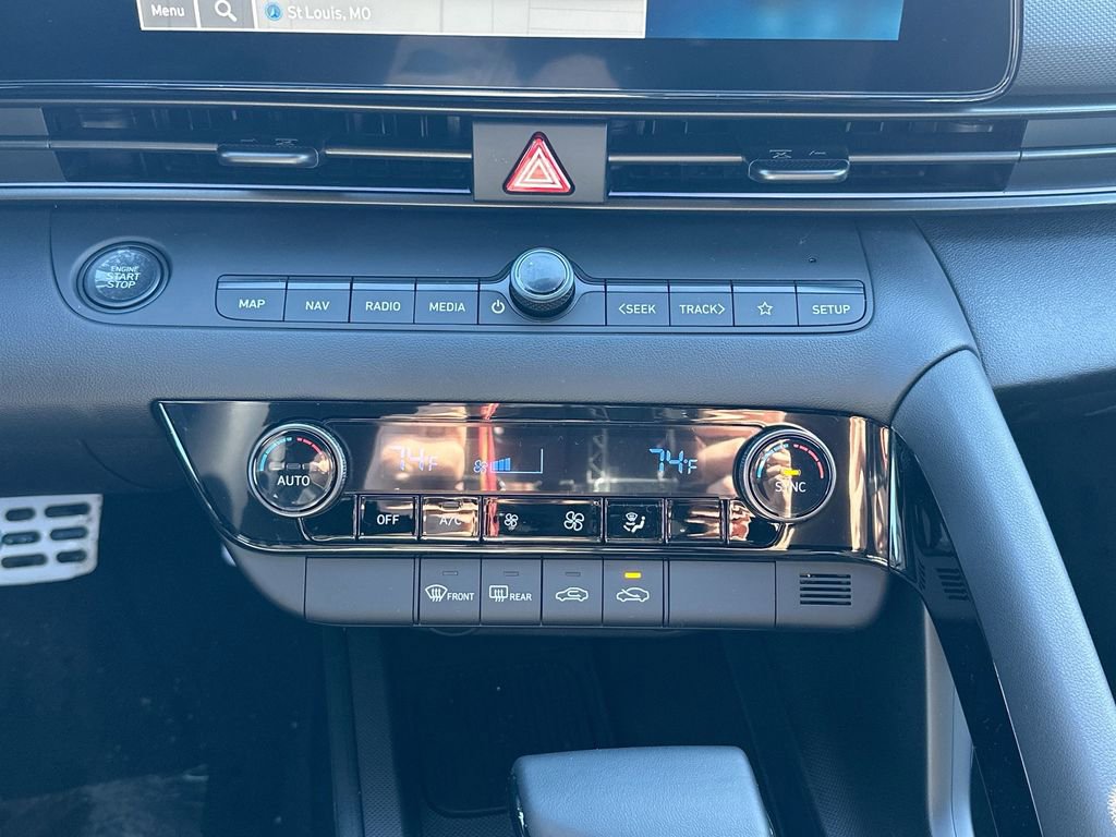 New 2025 Hyundai Elantra SEL image 38