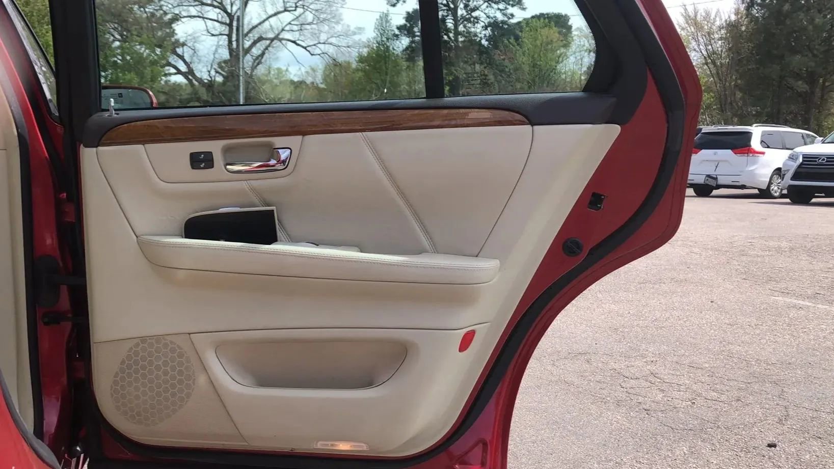 Used 2011 Cadillac DTS Platinum image 15