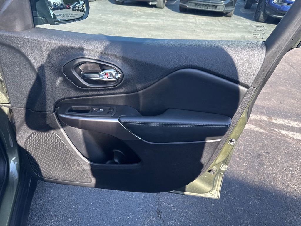 Used 2021 Jeep Cherokee Latitude Lux FWD image 33