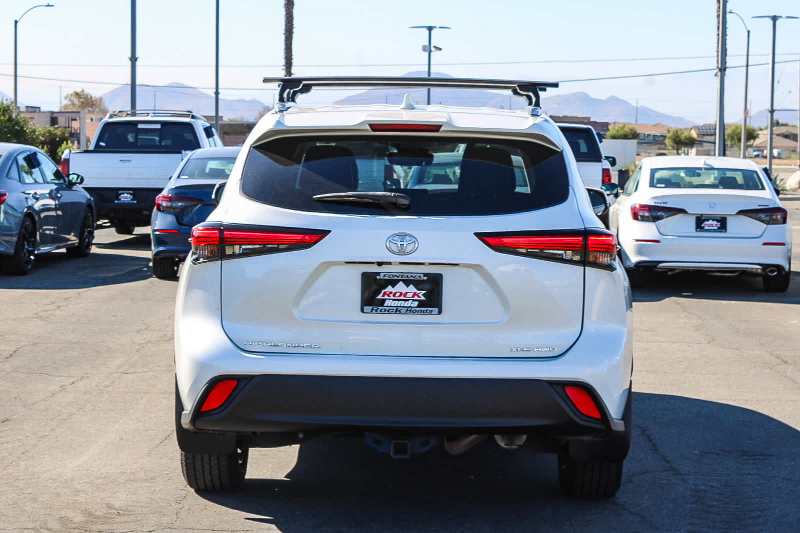 Used 2021 Toyota Highlander XLE AWD/4WD image 7