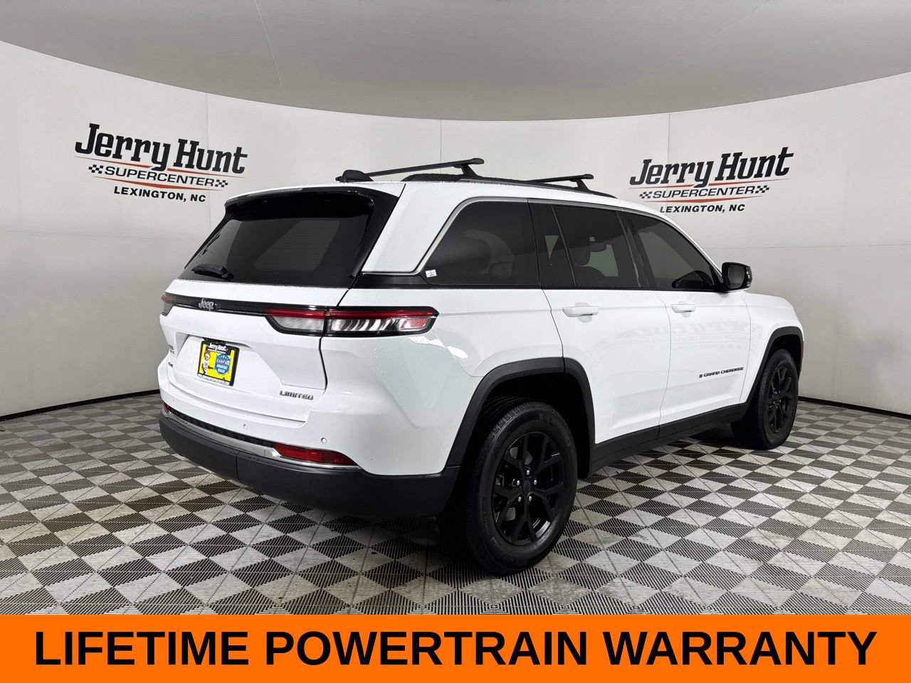Used 2023 Jeep Grand Cherokee Limited AWD/4WD image 6