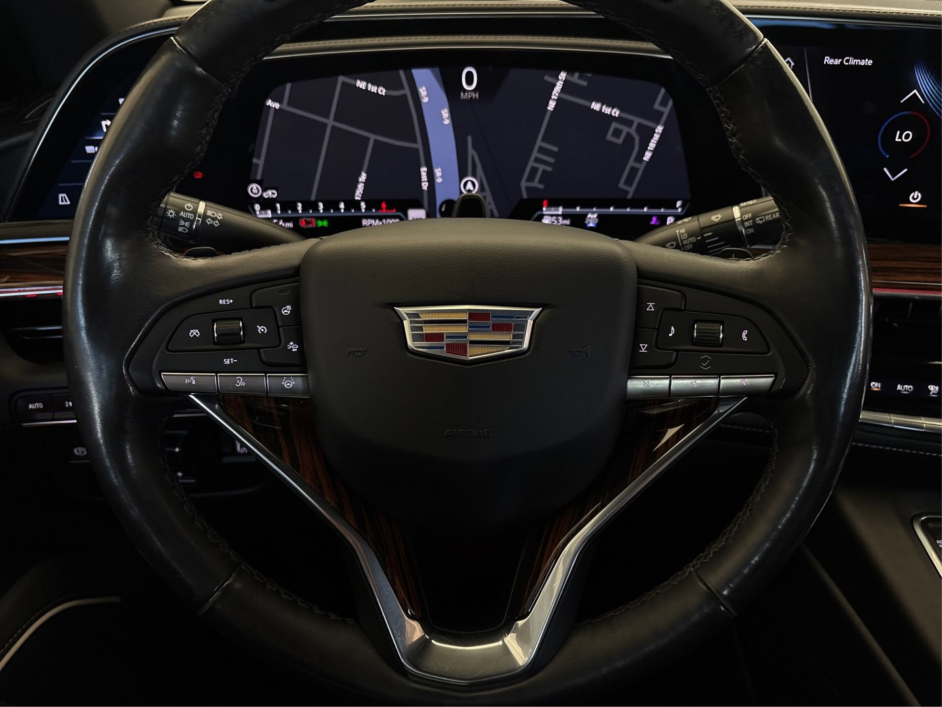 Used 2022 Cadillac Escalade Premium Luxury w/ Performance Package image 19