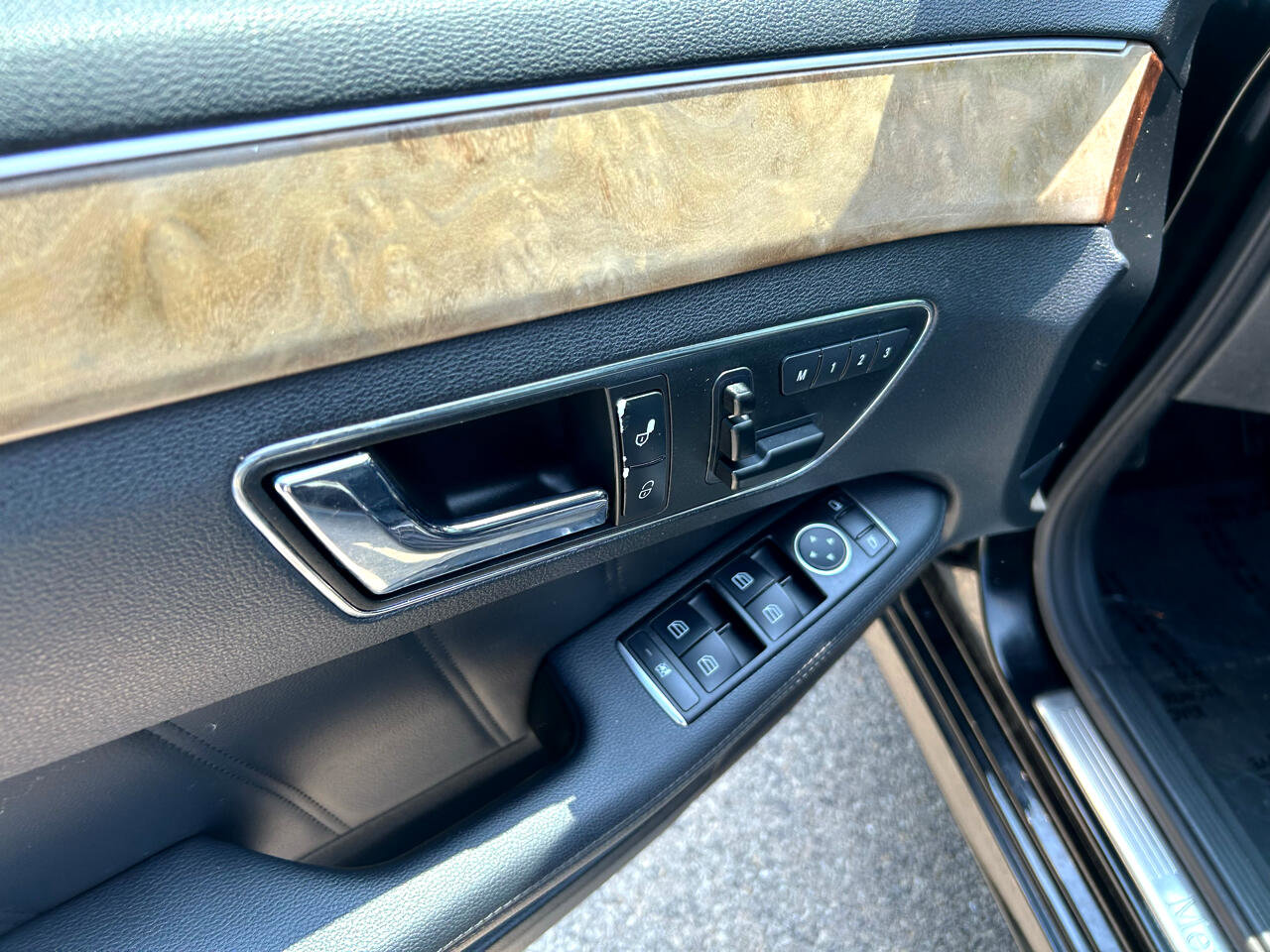 Used 2011 Mercedes-Benz E 350 4MATIC Sedan image 10