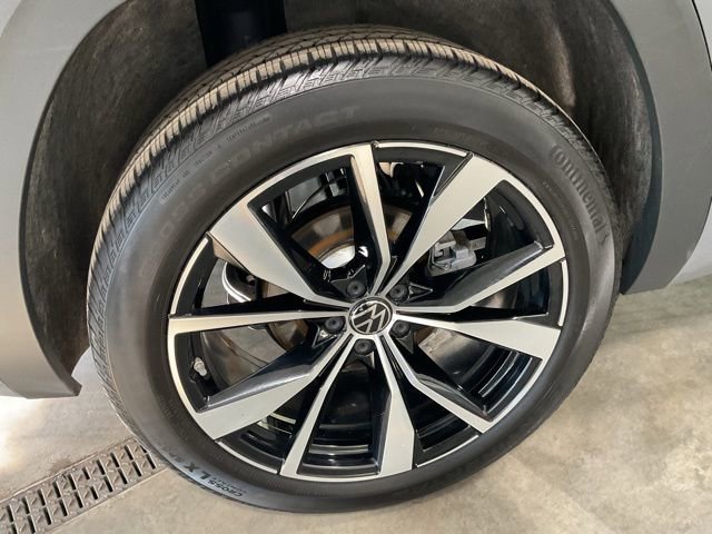 Used 2024 Volkswagen Atlas Cross Sport SEL Premium R-Line image 7