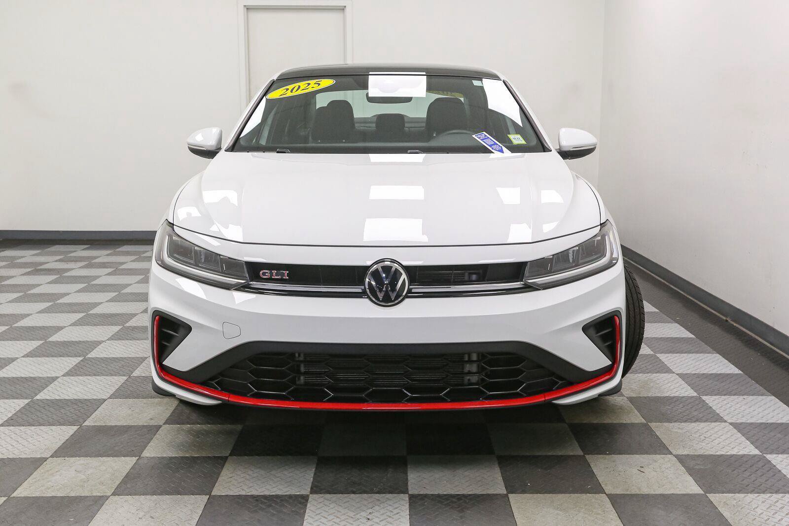 Certified 2025 Volkswagen Jetta GLI Autobahn FWD image 4