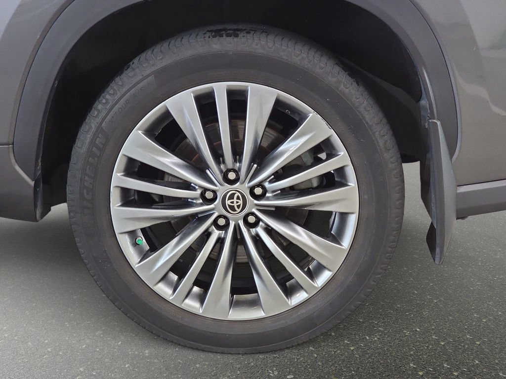 Used 2021 Toyota Highlander Platinum AWD/4WD image 32