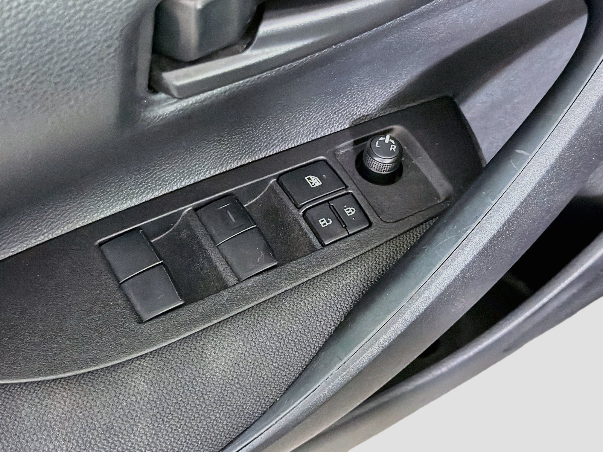 Used 2025 Toyota Corolla LE FWD image 15