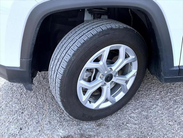 Certified 2025 Jeep Compass Latitude AWD/4WD image 23