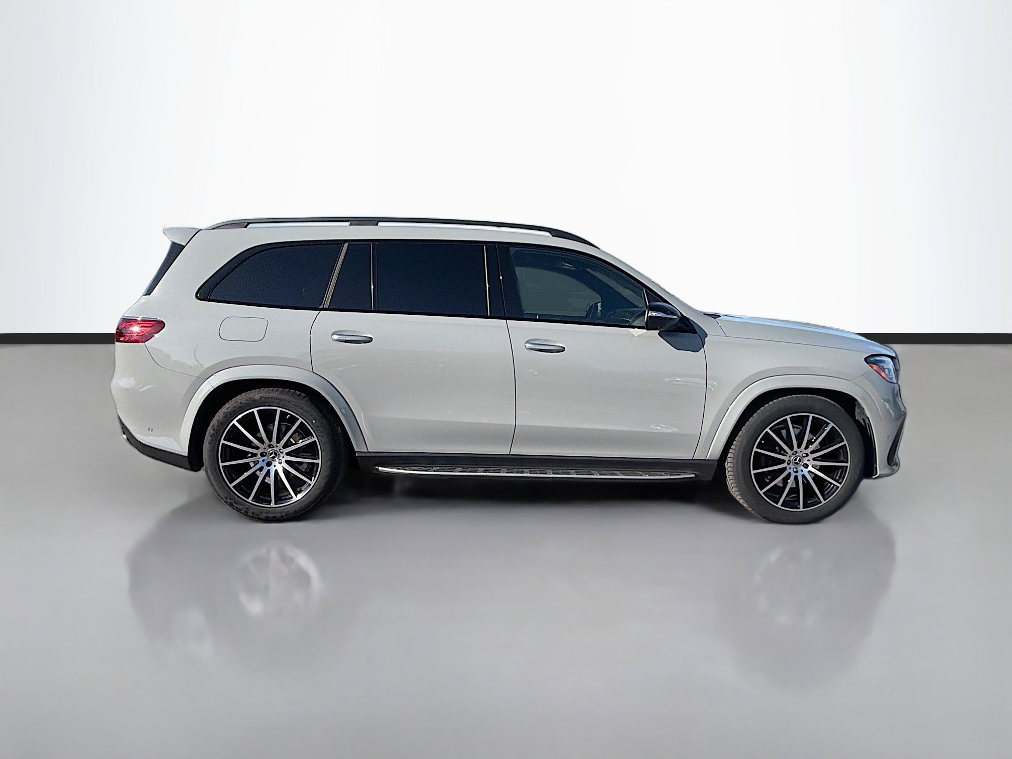Used 2025 Mercedes-Benz GLS 580 4MATIC image 6