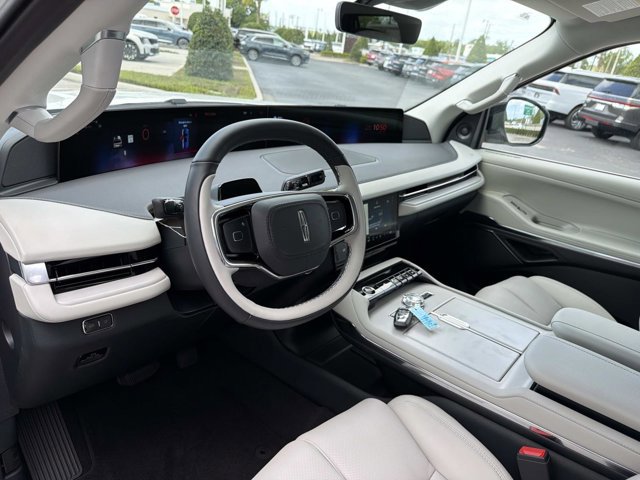 New 2026 Lincoln Navigator Premiere image 14