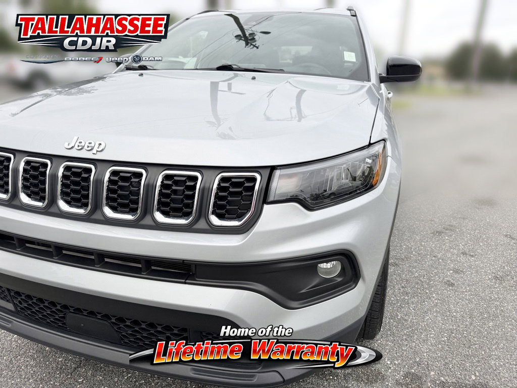 Used 2025 Jeep Compass Latitude AWD/4WD image 14