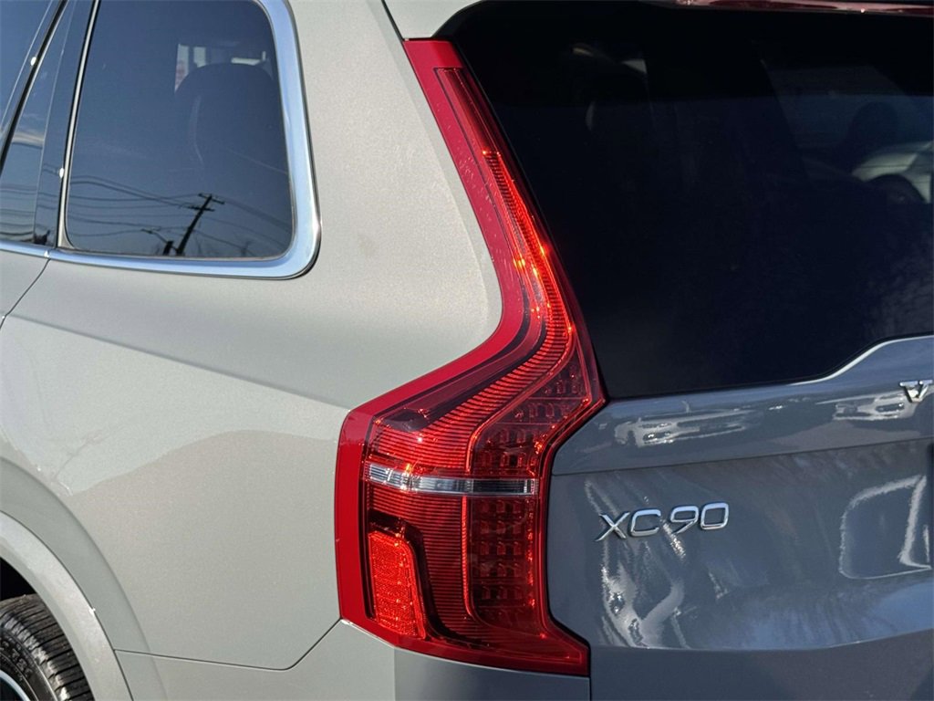 Certified 2024 Volvo XC90 B6 Ultimate w/ Protection Package Premier image 8